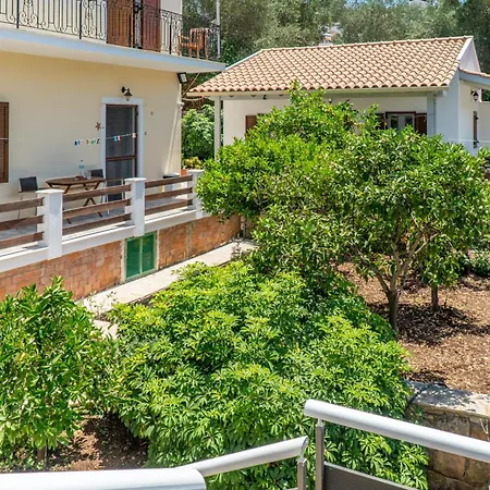 Captain Spiros Picola Apartment *